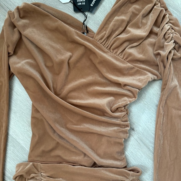 EXPRESS Women’s Camel Bodysuit & Skirt Velour Set Size XS NWT - Picture 3 of 11
